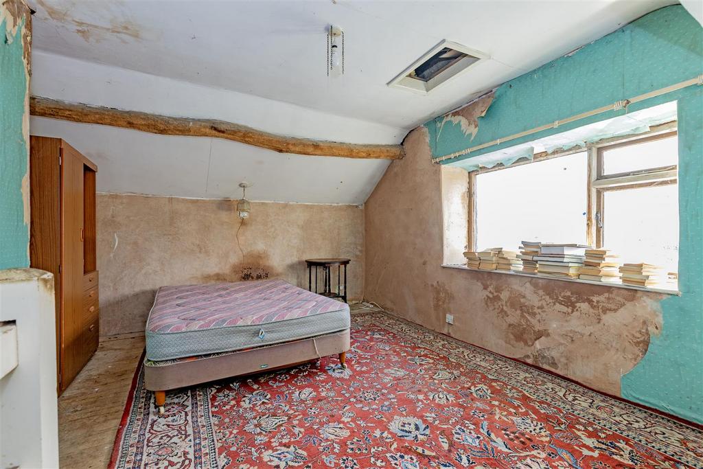 Bedroom 1-1.jpg