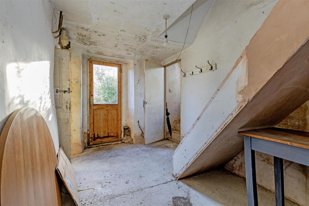 Entrance Hall-2.jpg