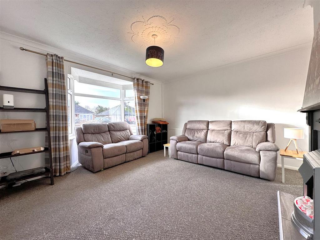 Bay-Fronted Lounge 298
