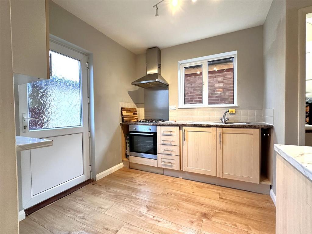 Kitchen 372