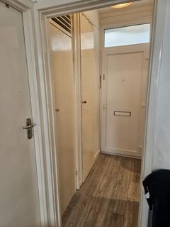 1 bedroom flat to rent, Wellesley Court, Maida Vale, W9.