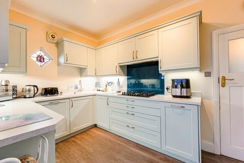 2 bedroom detached house for sale, St. James Gardens, Westcliff-On-Sea, SS0