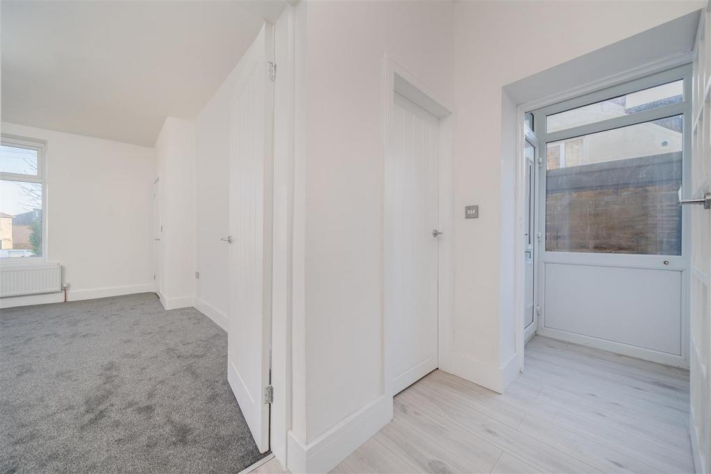 4 Cliffe End Road-22.jpg