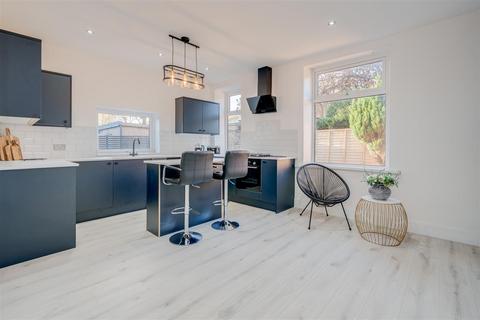 4 bedroom semi-detached house for sale, Cliffe End Road, Huddersfield HD3