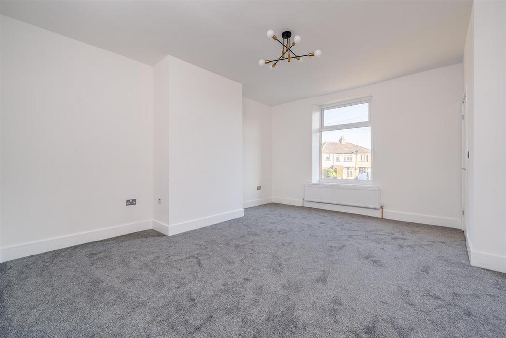 4 Cliffe End Road-21.jpg