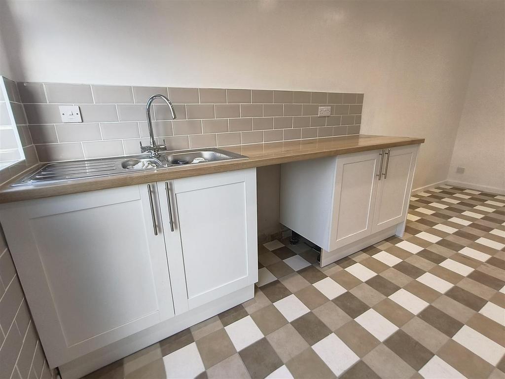 Kitchen 1.jpg