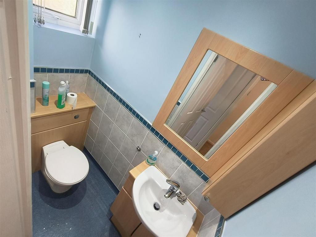 Toilet 2.jpg