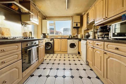 undefined, Pirie Close, Bradford BD2