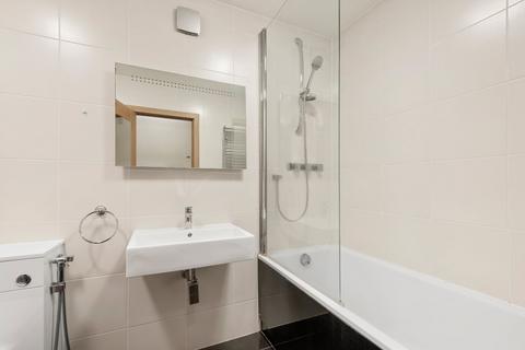 2 bedroom flat to rent, Osprey Heights, 7 Bramlands Close, London