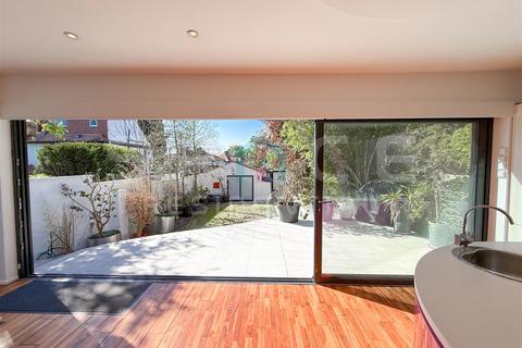 undefined, 4 bedroom Detached Bungalow in Elmgate Gardens