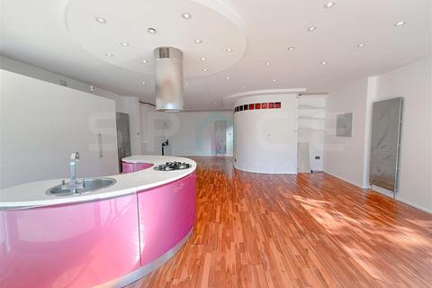 undefined, 4 bedroom Detached Bungalow in Elmgate Gardens