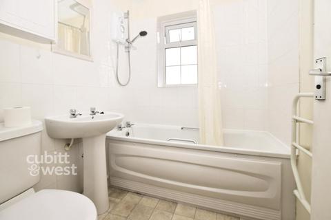 1 bedroom apartment to rent, Ravenscroft Court North Parade Horsham RH12 2RE