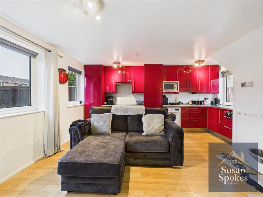 CAM01858 G0-PR0209-STILL011.jpg