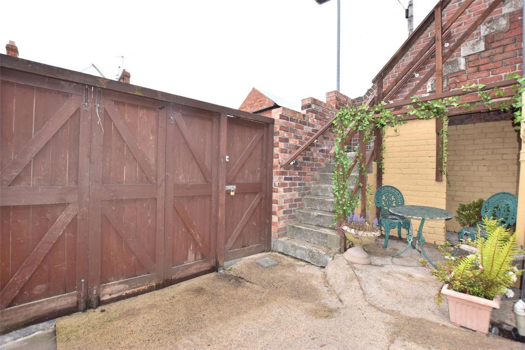 Shared Rear Yard