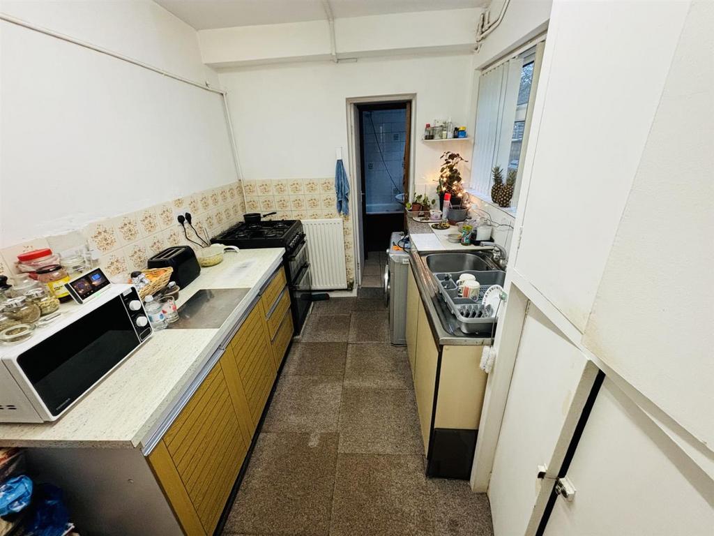 Kitchen ES.jpg