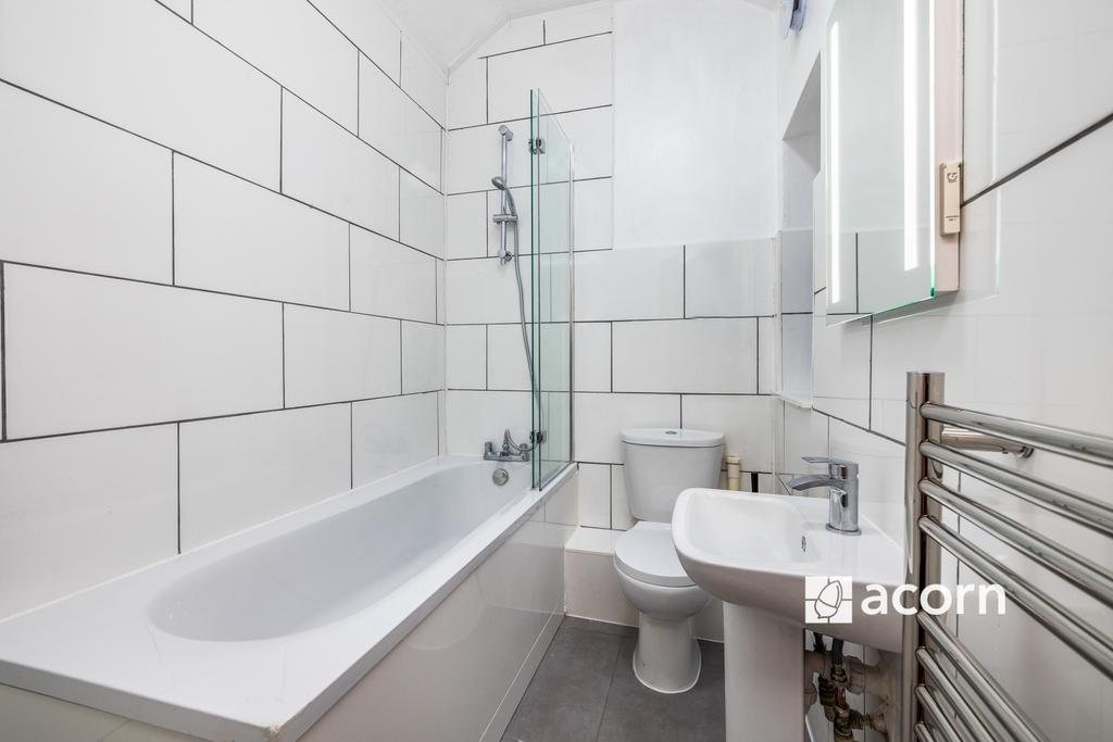 En-suite (Bedroom 1)
