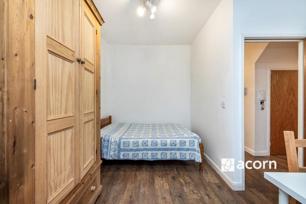 Bedroom 1 (2)