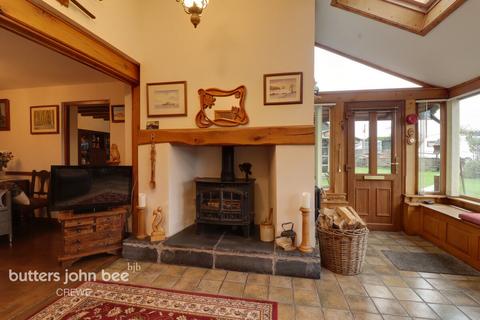 4 bedroom cottage for sale, Bar Hill, Crewe