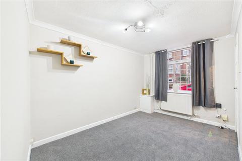 2 bedroom terraced house to rent, Manor Road, Northampton NN2