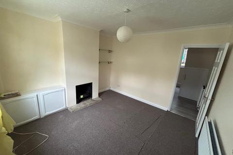 2 bedroom detached house to rent, Gladstone Road, Kent ME14