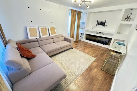 undefined, Hazel Mead, Dunstable, Bedfordshire, LU5 4UQ