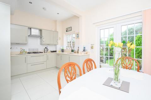 undefined, Belgrave Close, Walton-on-Thames, KT12