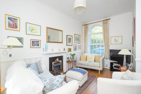 undefined, Belgrave Close, Walton-on-Thames, KT12