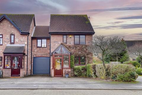 undefined, Bampton Court, Gamston NG2
