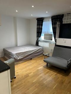 Studio to rent, Queensway, London W2