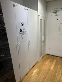 Studio to rent, Queensway, London W2