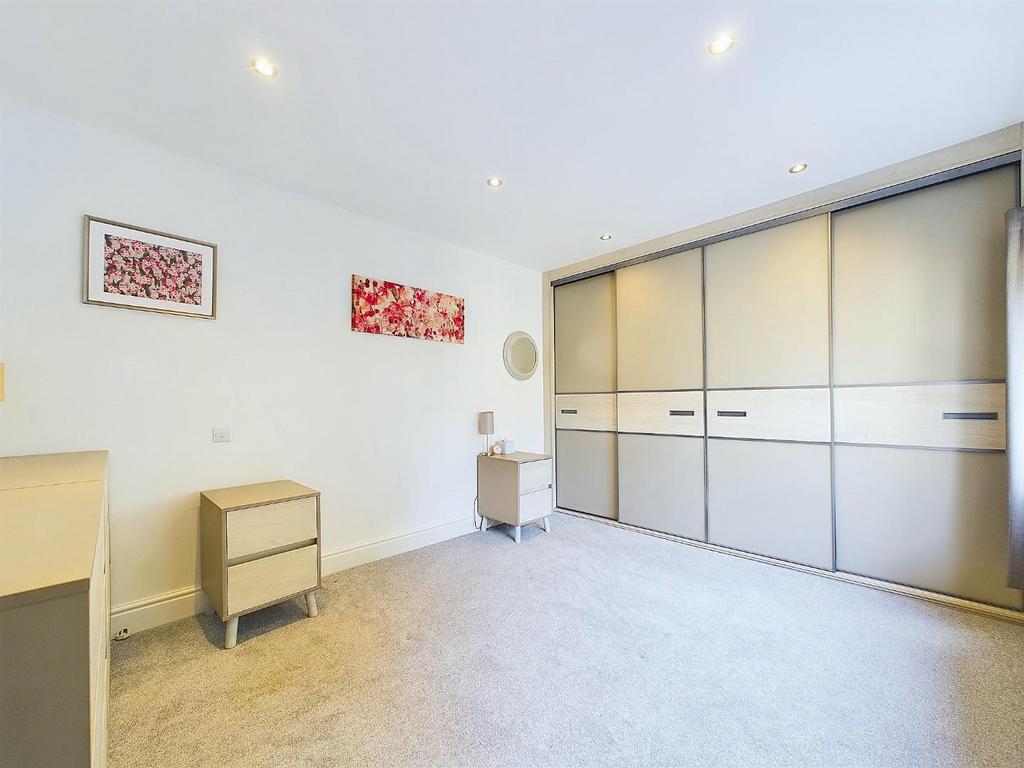 CAM03810 G0-PR0108-STILL022.jpg