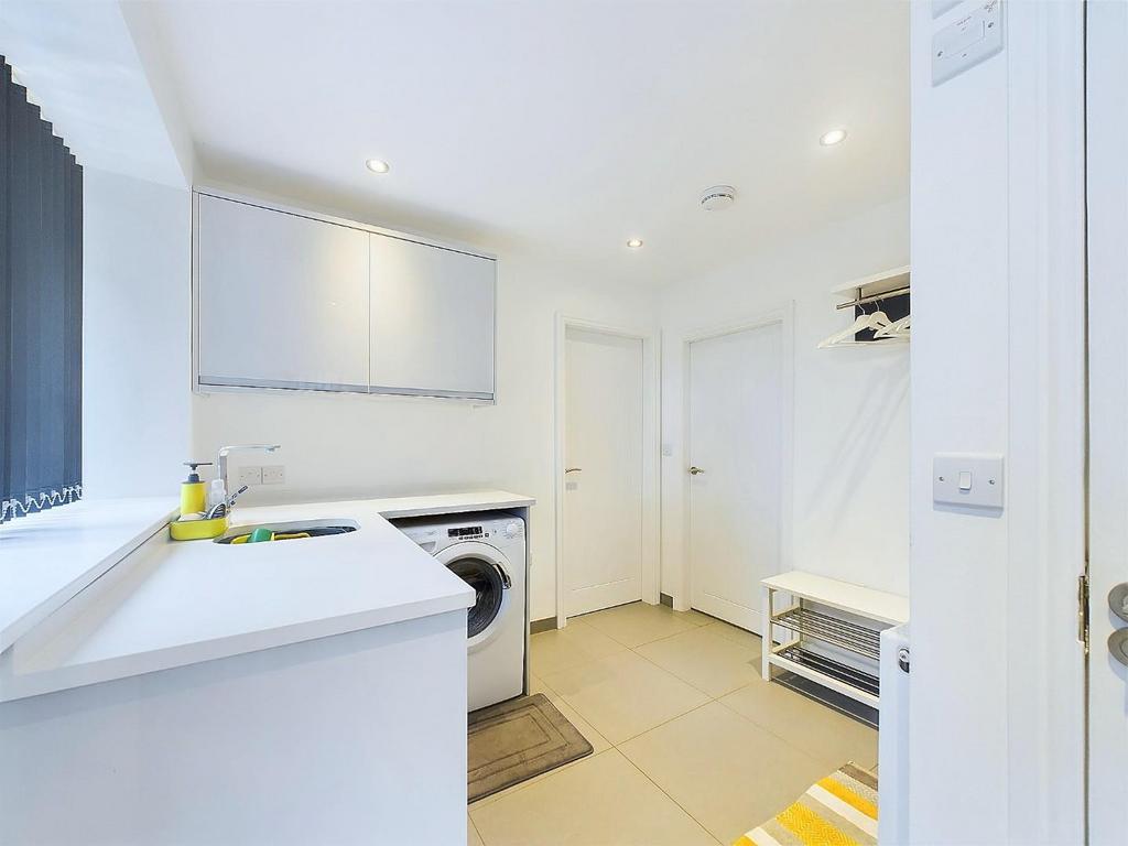 CAM03810 G0-PR0108-STILL001.jpg