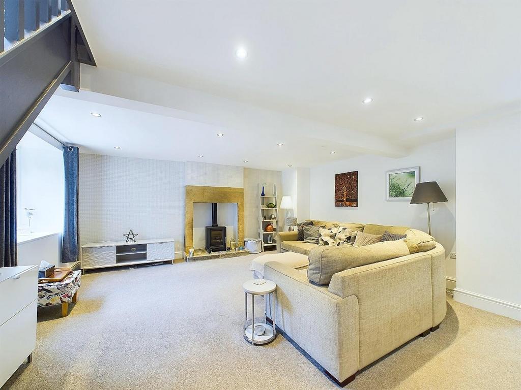 CAM03810 G0-PR0108-STILL005.jpg