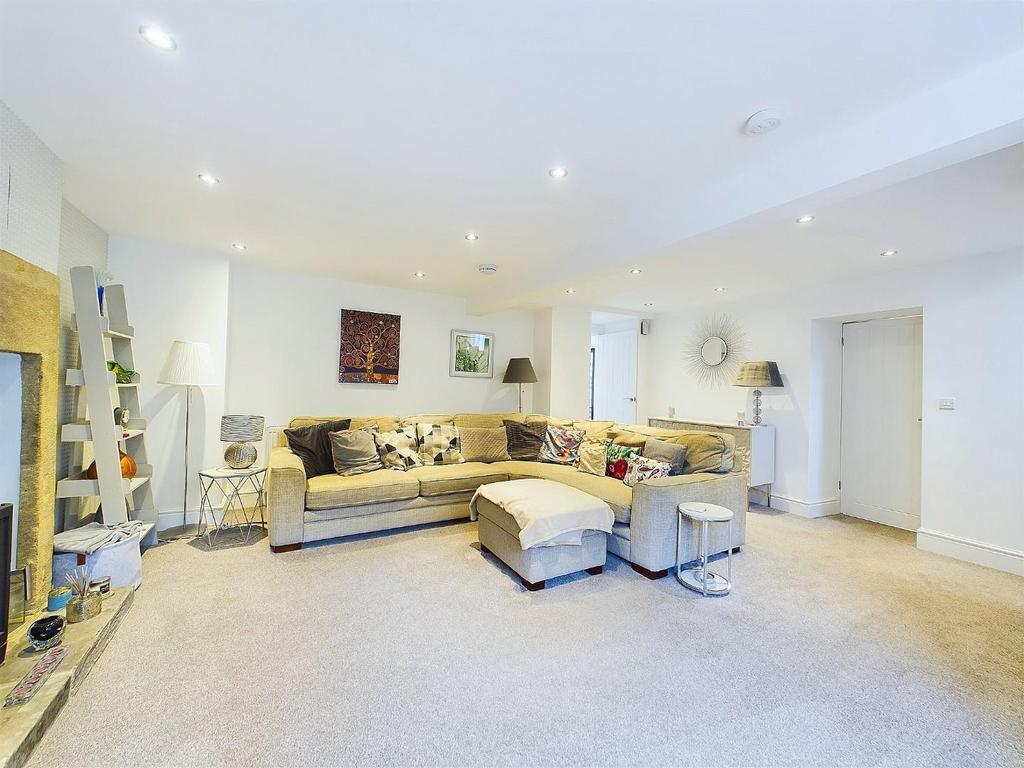 CAM03810 G0-PR0108-STILL006.jpg