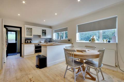 5 bedroom detached house for sale, Rhododendron Avenue, Meopham