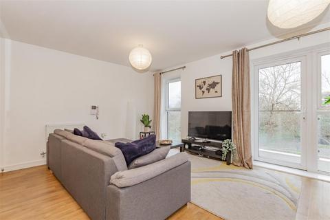 2 bedroom flat for sale, Alcock Crescent, Crayford
