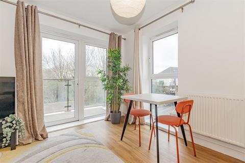 2 bedroom flat for sale, Alcock Crescent, Crayford