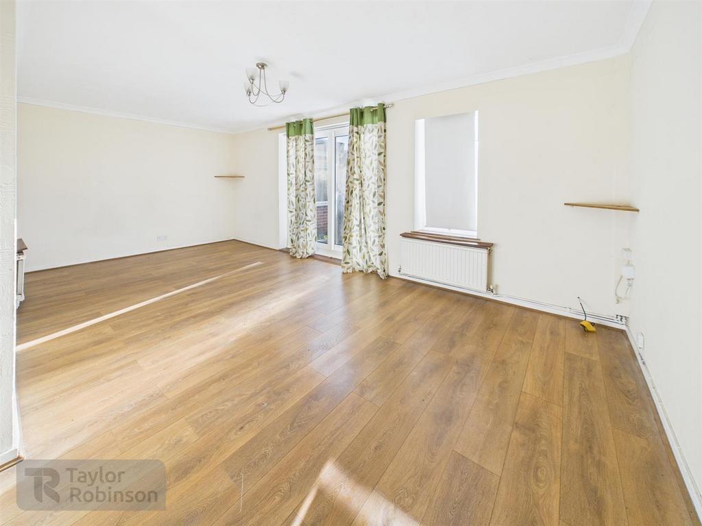 CAM02600 G0-PR0609-STILL009.jpg