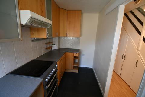 2 bedroom terraced house to rent, Spindlewood Close, Honiton EX14