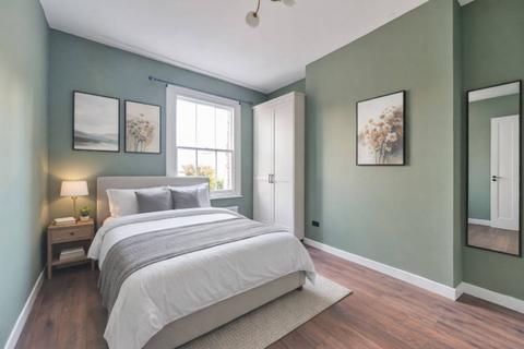 1 bedroom flat for sale, Grayshott Road, Shaftesbury Estate, London, SW11