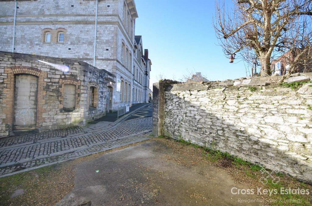 Courtyard Garden & Parking