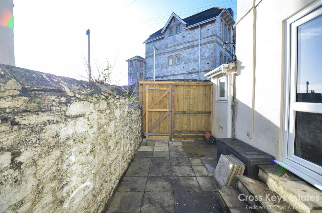 Courtyard Garden & Parking