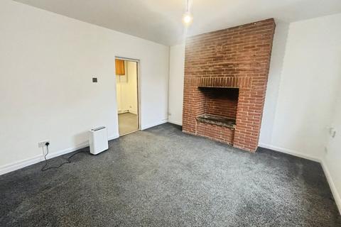3 bedroom end of terrace house to rent, Chapel Yard, Knottingley WF11
