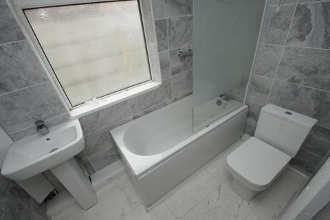 2 bedroom end of terrace house to rent, Cambridge Road, Ellesmere Port, Cheshire. CH65