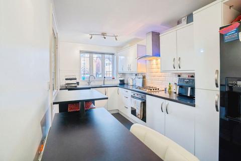 3 bedroom townhouse for sale, Kingsbury Road, Widnes