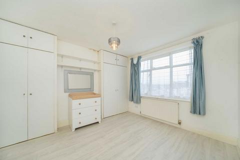 1 bedroom flat to rent, Grove Crescent, London NW9