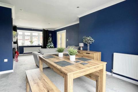 3 bedroom terraced house for sale, Meon Close, Springfield, Chelmsford