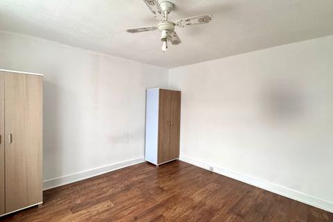 undefined, Kings Avenue,  Greenford, UB6