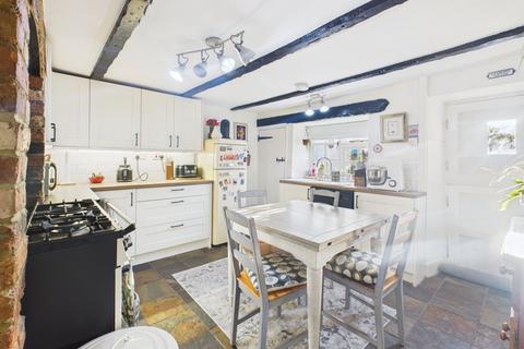 2 bedroom cottage for sale, High Street, Roade, NN7