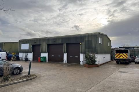 Distribution warehouse to rent - 32 Claylands Road, Bishops Waltham, Southampton, SO32 1BH